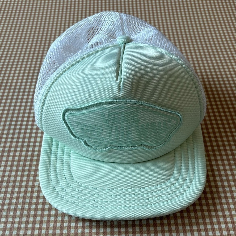 VANS‎ BEACH GIRL TRUCKER HAT CAP. Color mint and white. One size